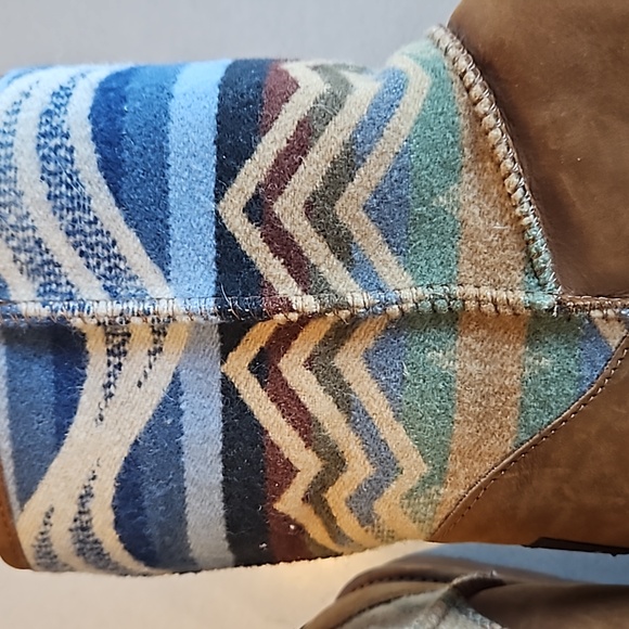 UGG and Pendleton boots - Picture 4 of 14